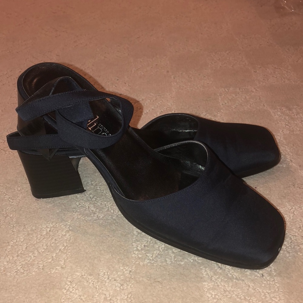 navy heel